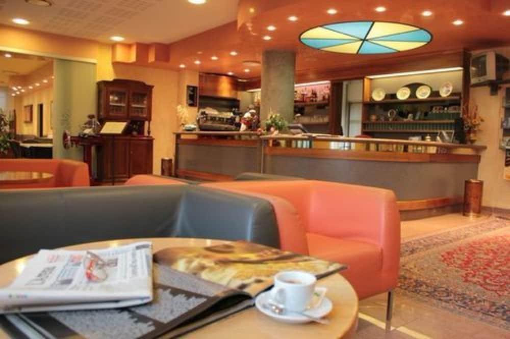 Hotel Eden Валеджо-суль-Минчо Экстерьер фото